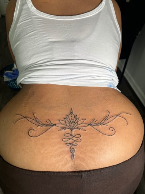 Cece Core, Pelvic Tattoos, Classy Tattoos For Women, Lower Back Tattoo, Private Tattoos, Waist Tattoos, Clever Tattoos, Black Girls With Tattoos, Hip Tattoos Women