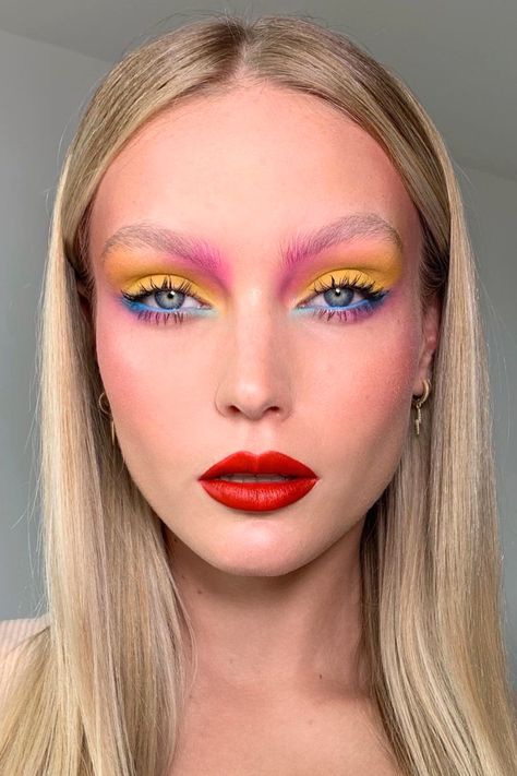 Taste The Rainbow Colorful Summer Makeup Look - Get this yellow eyeshadow makeup makeup look using the products listed in the blog post! Makeup Karakter, Editorial Make-up, Pool Photoshoot, Fantasy Make-up, Bright Makeup, Summer Makeup Looks, Bold Makeup, Crazy Makeup, Creative Makeup Looks