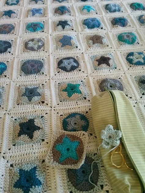 Starfish granny Star Granny Square Blanket, Ocean Granny Square, Crochet Star Blanket, Ideas Habitaciones, Car Trip, Pretty Crochet, Star Blanket, Crochet Design Pattern, Crochet Stars