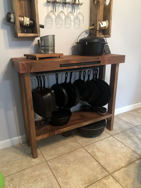 Homemade Kitchen Storage Ideas, Cast Iron Kitchen Decor, Lodge Cast Iron Storage Ideas, Kitchen Cast Iron Display, Cast Iron Hanging Rack, Cast Iron Pan Rack, Cast Iron Skillet Kitchen Display, Storage For Cast Iron Cookware, Cast Iron Skillet Wall Display Diy