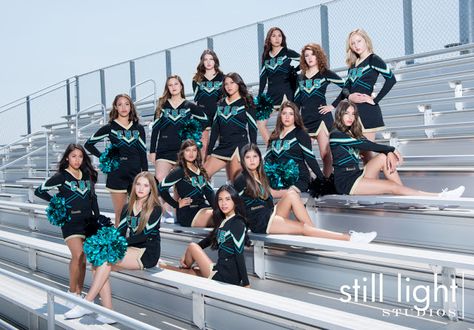 Cheerleading Group Pictures Poses, Dance Team Group Pictures Photo Ideas, High School Dance Team Photos, Dance Team Photoshoot Ideas, High School Cheer Pictures, Cheer Group Pictures, Cheer Squad Pictures, Cheerleading Team Photos, Dance Team Photography