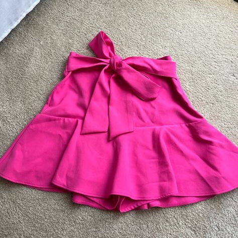 Nwt Zara Hot Pink Mini Skirt, So Cute On With The Bow Detailing Hot Pink Pleated Skirt, Hot Pink Mini Skirt, Hot Pink Skirt, Skirt Bow, Floral Wrap Skirt, Athletic Skirts, Pink Pleated Skirt, Quilted Skirt, Pink Mini Skirt