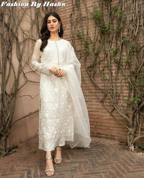 Top Trending White and Off White Suit Ideas Design Unique item Dresses  Wedding Dresses Eid Dresses |  For More Designs Click on our YouTube link...?🤩 White Salwar Suit, Pakistani Fancy Dresses, Beautiful Pakistani Dresses, Salwar Kamiz, Simple Pakistani Dresses, Designer Dresses Casual, Boutique Dress Designs, Party Wear Indian Dresses, Stylish Dress Book