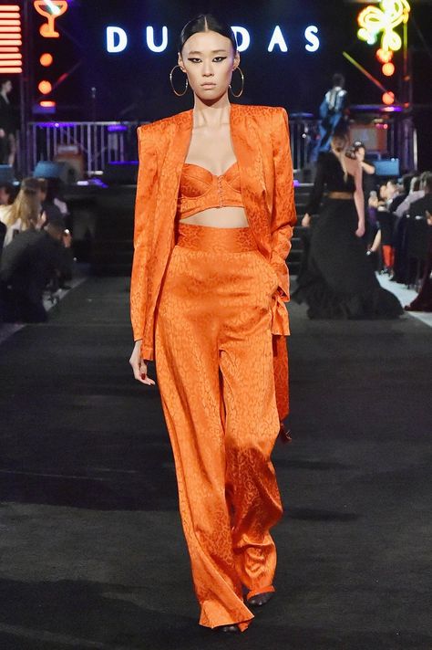 Orange Suit, 2019 Couture, Orange Outfit, Spring Couture, Haute Couture Fashion, Fashion Weeks, High Fashion Street Style, Mode Vintage, Fashion 2017