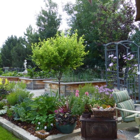 Montana Landscaping Ideas, Montana Landscaping, Montana Garden, Backyard Planters, Farmhouse Landscape, Veggie Gardens, House Fence, Fine Gardening, Garden Life