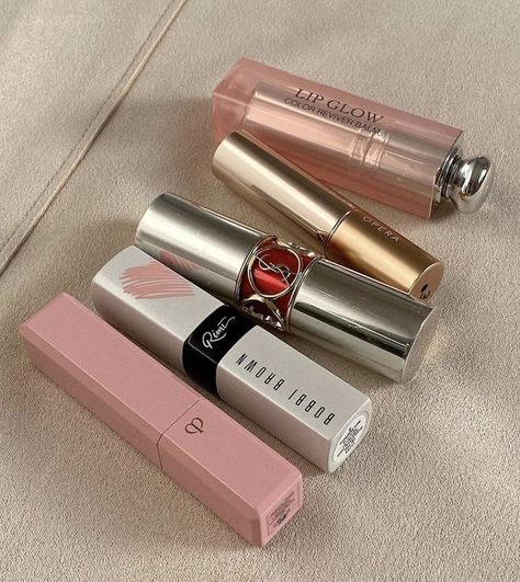 Haut Routine, Luxury Makeup, Lip Glow, Old Money Aesthetic, Pretty Makeup, Cute Makeup, Aesthetic Makeup, Makeup Skin Care, Lipsticks