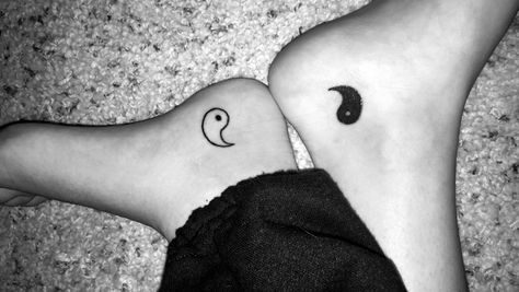 Best friend ying and yang tattoo Ying Yang Friendship Tattoo, Ying And Yang Best Friend Tattoos, Ying Yang Bestie Tattoo, Yin Yang Matching Tattoo Best Friends, Yin And Yang Tattoo Friends, Yin Yang Best Friend Tattoo, Unique Tattoos Black Women, Couple Tattoos Unique Meaningful, Side Hand Tattoos