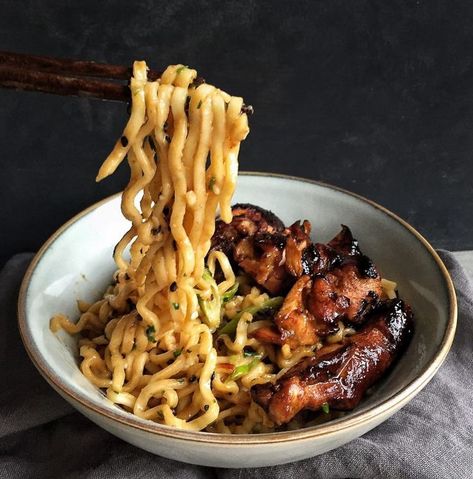 Peanut Ramen, Noodle Bowls Recipes, Marinated Chicken Recipes, Asian Noodle Recipes, Peanut Chicken, Homemade Noodles, Ramen Recipes, Noodle Bowl, Noodle Bowls