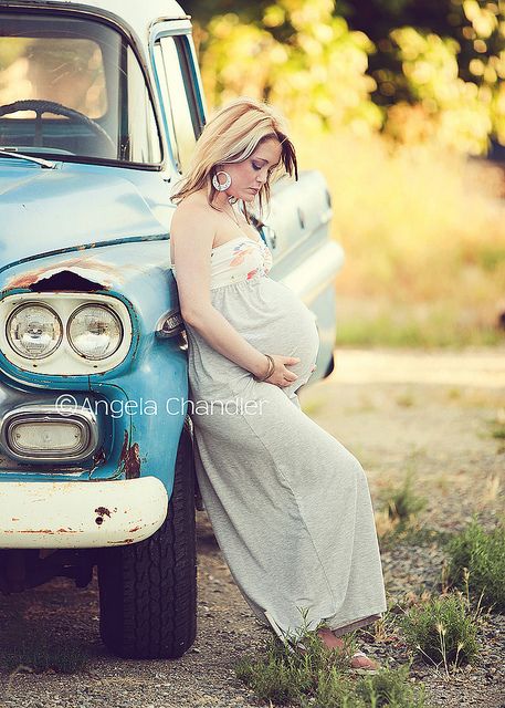 Maternity and old car | photographer: Angela Chandler Country Maternity, Maternity Photography Poses Outdoors, Maternity Photography Poses Pregnancy Pics, Maternity Photoshoot Poses, Bump Photos, Maternity Inspiration, Old Truck, Cute Maternity Outfits, Maternity Photography Poses