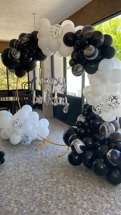 Black And White Balloon Garland, All Black Party, Black And White Balloons, Balloon Arrangement, Black Balloon, Polka Dot Party, Balloon Arches, Silver Balloon