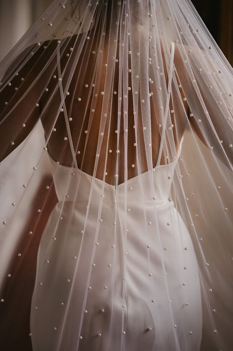 Bride Veil, Future Wedding Plans, Castle Wedding, Wedding Goals, Dreamy Wedding, Wedding Veils, Wedding Veil, Fotografi Potret, Wedding Looks