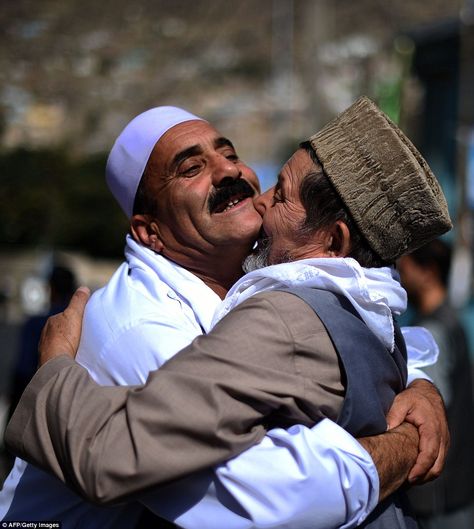 Eid Hugging, Eid Couple Pics Aesthetic, Eid Mubarak Couple Pic, Eid Mubarak Boy Pic, Men Hugging, Eid Song, Mist Photography, People Praying In Mosque, Hug Each Other