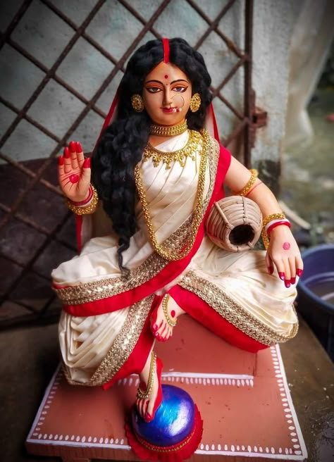 Saraswati Goddess Idol, Laxmi Murti Image, Laxmi Mata Images, Lokkhi Thakur, Devi Pictures, Lokkhi Puja, Laxmi Murti, Saraswati Picture, Laxmi Mata