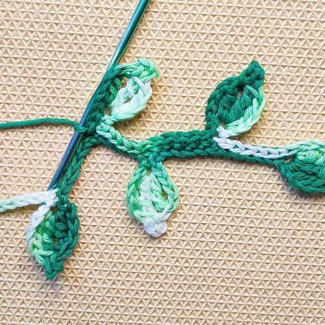 Raji's Craft Hobby: Easy Crochet Leaf Branch Crochet Branches Pattern, Crochet Olive Branch, Crochet Vines And Leaves Pattern Free, Crochet Vines Free Pattern, Crochet Vines And Leaves Pattern, Crochet Vines, Crocheted Plants, Car Crochet, Crochet Plants