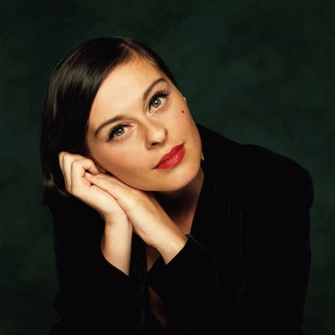 Boom. : Daily Boom 80's Throwback: Lisa Stansfield - 'All ... Lisa Stansfield, Terry O Neill, Old School Music, Good Old Times, Celebrity Biographies, Ageless Beauty, Recording Artists, Female Singers, Popular Videos