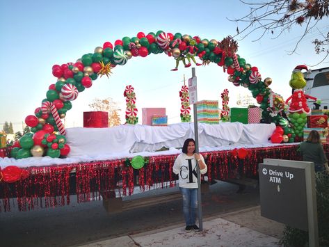 Christmas Story Parade Float Ideas, Parade Float Balloon Arch, 12 Days Of Christmas Parade Float Ideas, Balloon Christmas Parade Float, Cheer Christmas Parade Floats, Christmas Light Float Ideas, Christmas Around The World Parade Float Ideas, Xmas Parade Float Ideas, Baseball Christmas Parade Float Ideas