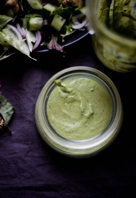 Avocado Chutney, Mint Yogurt, Dip Sauce, Green Avocado, Avocado Dressing, Mint Sauce, Spiralizer Recipes, Indian Chicken, Green Chutney