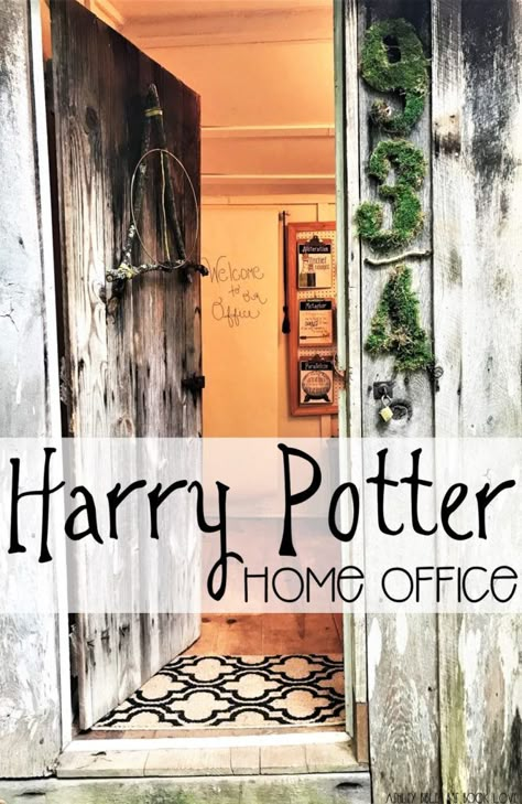 Harry Potter Themed Office Decor, Diy Harry Potter Office Decor, Harry Potter Inspired Library, Harry Potter Home Office Ideas, Harry Potter Themed Craft Room, Harry Potter Interior Design Inspiration, Hogwarts Office Ideas, Harry Potter Bedroom Decor Diy, Harry Potter Craft Room