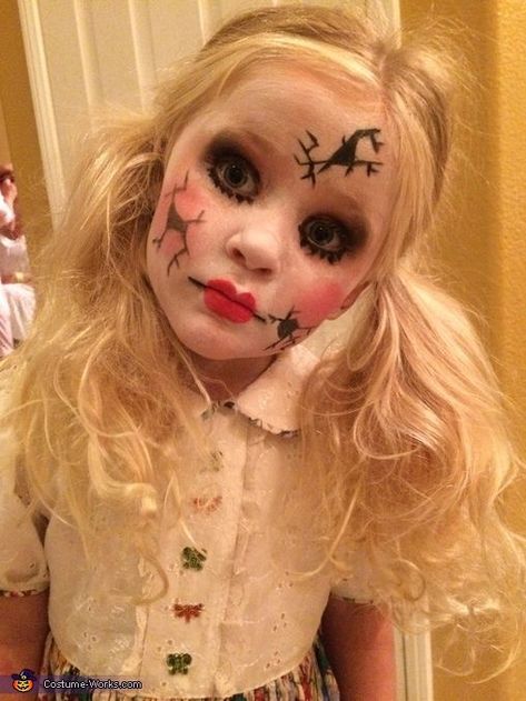 Creepy Doll Costume, Cracked Doll, Funny Group Halloween Costumes, Halloween Party Decor Diy, Annual Halloween Party, Doll Halloween Costume, Halloween Costumes For 3, Hallowen Costume