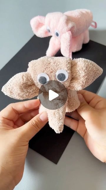 Baby Washcloth Animals, Diaper Animals, Elephant Towel, Washcloth Animals, Fun Easter Decorations, Interesting Crafts, Elephant Crafts, Diy Hair Accessories Ribbon, Baby Washcloth