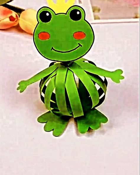 Paper Frogs, Fun Origami, Origami Projects, Simple Crafts, Amphibians, Projects For Kids, Frogs, Origami, For Kids