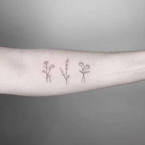 Trio Flower Tattoos, Trio Tattoos Family, Three People Tattoos Ideas, Tattoo Ideas For Three Best Friends, Matching Tattoos For 3 People, Three Flowers Tattoo, Matching Tattoos Three, Matching Tattoos For Three, Trio Tats