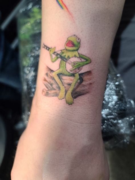 Gear Tattoo, Frog Tattoo, Rainbow Tattoos, Bling Ideas, Frog Tattoos, Rainbow Connection, Kermit The Frog, Dope Tattoos, Tattoo Design Drawings