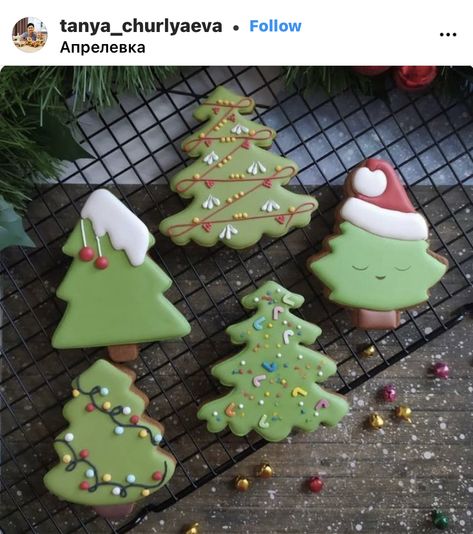 Christmas Sugar Cookie Designs, Decorated Christmas Cookies, Christmas Cookie Recipes Holiday, Christmas Sugar Cookies Decorated, Cute Christmas Cookies, Christmas Cake Designs, Sugar Cookie Royal Icing, Sugar Cookie Icing, Iced Sugar Cookies