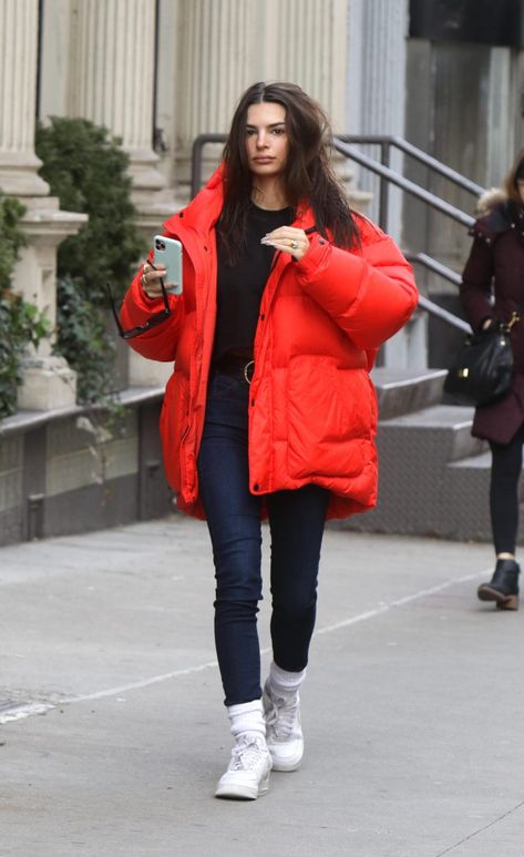 7 Puffer Jacket Outfits That Prove a Coat Can Be the Highlight of Your Look Oversized Puffer Jacket Outfit, Red Puffer Jacket Outfit, Winter Baddie Outfits, Red Jacket Outfit, Puffer Jacket Outfits, Winter Baddie, Best Puffer Jacket, Puffer Outfit, 23 January