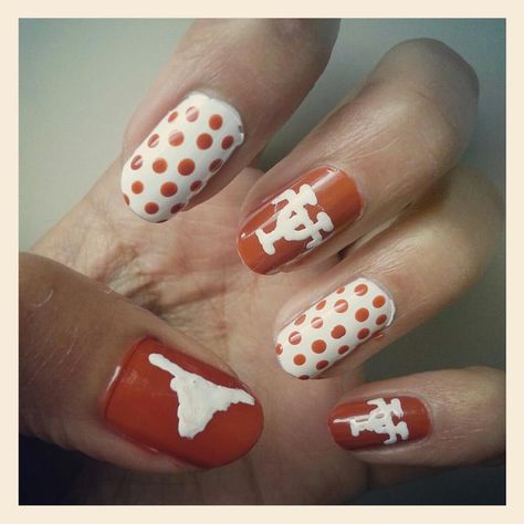 game day nails. hook 'em! #nailart #hookem #longhorns Ut Austin Nails, Texas Longhorns Nails, Ut Longhorn Nails, Longhorn Nails Designs, Texas Longhorn Nails, Gameday Nails, Texas Nails Designs, Em Nails, Football Nail Art