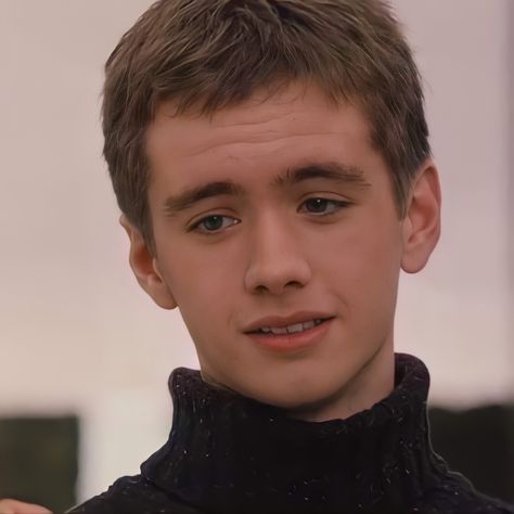 Oliver Wood Harry Potter, Sean Biggerstaff, He's A Keeper, Oliver Wood, Philosophers Stone, The Boy Is Mine, Harry Potter Universal, Harry Potter Memes, Draco Malfoy