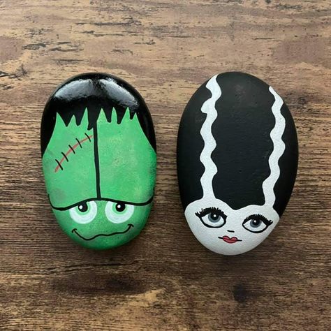 Frankenstein Rock Painting, Painted Stones And Rocks, Halloween Rock Painting Ideas Easy, Mummy Painted Rocks, Halloween Rock Painting Ideas, Halloween Painted Rocks Frankenstein, Halloween Painted Rocks, Haunted House Rock Painting, Halloween Pebble Painting