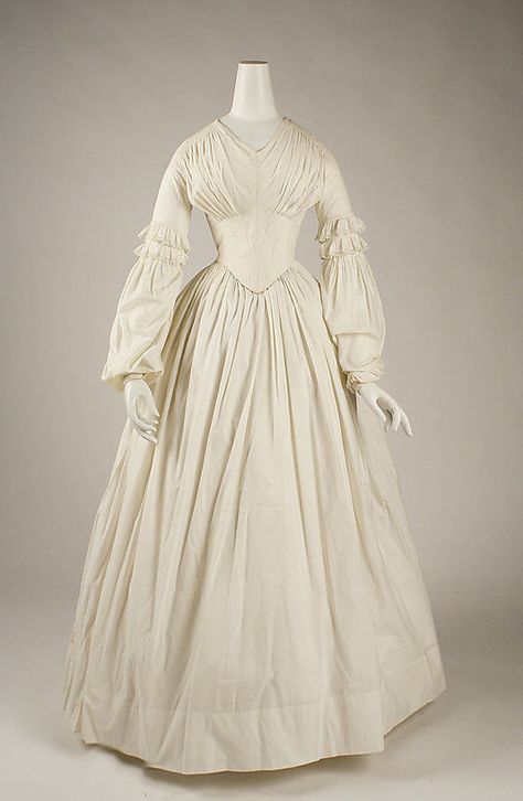 Circa 1840 dress, American, made of cotton. Via MMA. 1840s Hair, Lotr Elf, 1840 Dress, 1840s Fashion, 19th Century Clothing, Medieval Clothes, Period Pieces, 1800s Fashion, Historic Clothing