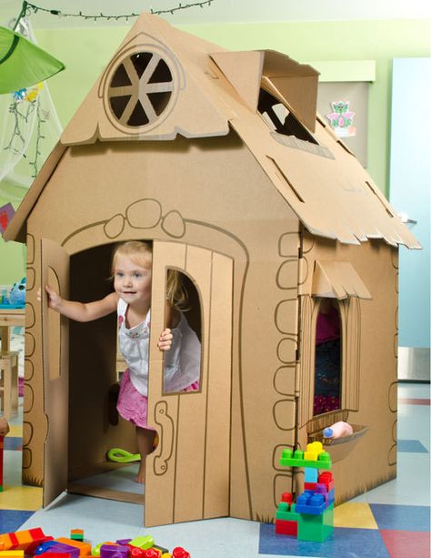 Casette Cartone 08 Cardboard Box Houses, Cardboard City, Cardboard Castle, Indoor Playhouse, Diy Playhouse, Build A Playhouse, Cardboard Box Crafts, Cardboard Toys, Cardboard Playhouse