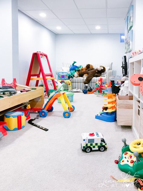 How to Finally Get Your Kids' Playroom Organized | These simple tips and ideas will help you to organize and declutter all the toys, games and other bits and pieces in your kids playroom, making it easier to find everything and put everything back in its place – and finally be able to keep the clutter under control for good! Small Kids Playrooms, Kids Playroom Basement, Playroom Shelves, Kids Playroom Art, Organize And Declutter, Small Playroom, Toy Clutter, Big Toys, Basement Playroom