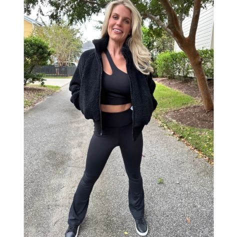 Madison LeCroy’s Black Workout Outfit | Big Blonde Hair Black Workout Outfit, Madison Lecroy, Big Blonde Hair, Sporty Looks, All Black Looks, Workout Outfit, Look Here, Southern Charm, Athletic Fashion