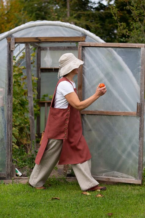 Vintage Linen Apron, Overall Apron, Gardening Clothes Style, Cute Gardening Outfits, Gardener Apron, Gardeners Apron, Gardener Outfit, Gardening Dress, Gardening Outfits