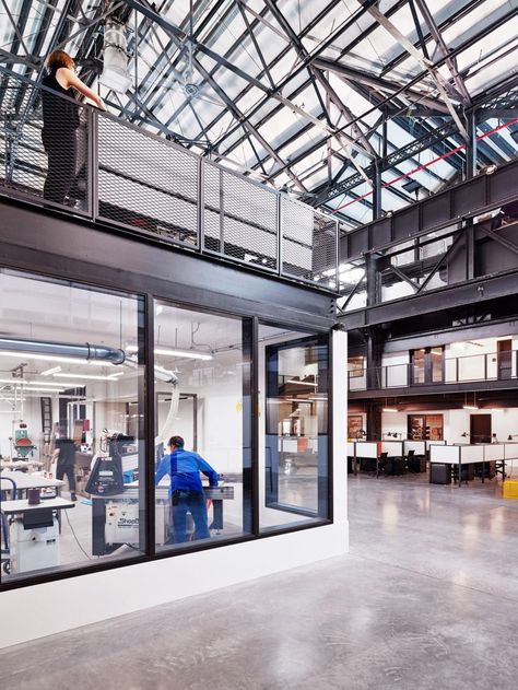 Nouveau laboratoire Brooklyn Navy Yard par mer Macro Warehouse Office Design, Warehouse Architecture, Warehouse Renovation, Factory Office, Warehouse Ideas, Brooklyn Navy Yard, Factory Interior, Warehouse Office, Warehouse Conversion