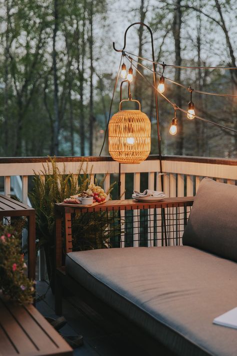 Maximizing the Layout of a Small Deck in 5 Steps! Small Deck String Lights, Modern Deck Decor, Deck String Lights, Deck Furniture Layout, Raised Deck, Deck Decor, Modern Deck, Decor Color Schemes, Back Deck Decorating