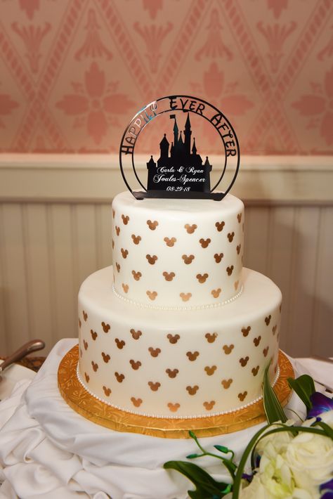 Disney Weddings' Escape Collection "Mickey's Delight" wedding cake with custom topper Disney Wedding Cake Toppers, Bridal Cake Topper, Vintage Pasta, Inside Cake, Disney Wedding Cake, Disney Inspired Wedding, Disney Wedding Theme, Disney Weddings, Chocolate Wedding Cake