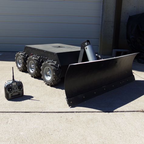 Rc Snow Plow, Radio Control Diy, Learn Robotics, Latest Technology Gadgets, Rc Robot, Robotics Projects, Maker Project, Electrical Projects, Snow Removal