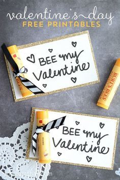 "Bee" My Valentine - free printable Valentine's. So cute with bee erasers for little kids or beeswax lip balm for big kids! Candy Free Valentines, Simple Valentines Gifts, Bee My Valentine, Bee Valentine, Teacher Valentine Gifts, Valentinstag Party, Valentines Printables Free, Valentines School, My Funny Valentine