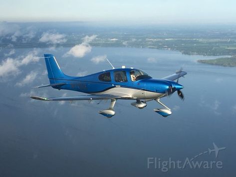 Cirrus Airplane, Small Airplanes, Walk The Earth, General Aviation, Book Aesthetics, Aviation Industry, Photo Upload, Vision Board, Aircraft