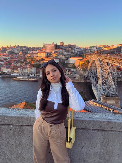 Porto Portugal Outfits Summer, Porto Outfits Summer, Portugal Picture Ideas, Porto Outfit, Porto Portugal Outfits, Portuguese Aesthetic, Portugal Outfits, Fatima Portugal, Life Core