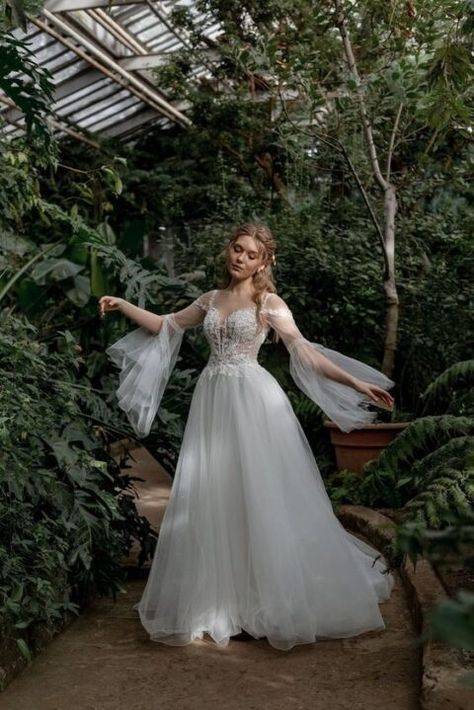 47 Dreamy Enchanted Forest Wedding Dresses Enchanted Forest Wedding Dress, Fairy Wedding Theme, Wedding Dress Fantasy, Forest Wedding Dress, Fantasy Wedding Dress, Cottagecore Wedding, Wedding Dresses Whimsical, Forest Theme Wedding, Fairy Wedding Dress