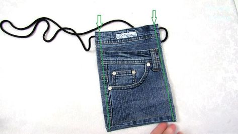 This is a guide for making a DIY denim purse. Learn how to make a crossbody bag out of jeans in this step-by-step tutorial. Things To Make From Old Jeans, Denim Crossbody Bag, Small Denim Purse Diy, Denim Bags From Jeans Diy, Cheap Denim Shoulder Bag With Cell Phone Pocket, Diy Crossbody Bag, Denim Purse Diy, Crossbody Bag From Old Jeans, Diy Jean Purse