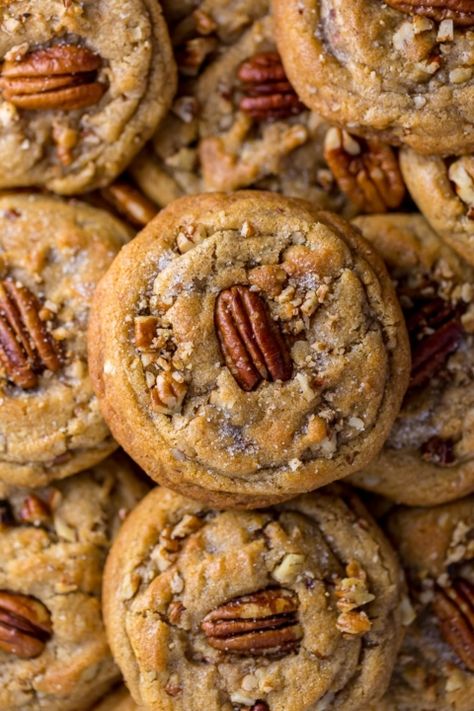 Brown Butter Pecan Cookies, Butter Pecan Cookies, Pecan Cookies, Pecan Recipes, Butter Pecan, Tea Cakes, Cookies Recipes Christmas, Brown Butter, Holiday Baking