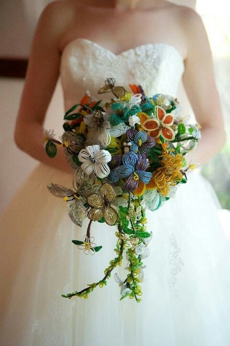 Bead flower bouquets.   Interesting idea. Beaded Flower Bouquet, Beaded Objects, French Beading, 3d Beading, Beaded Bouquet, Bead Flowers, Beaded Flowers Patterns, Seed Bead Flowers, French Beaded Flowers