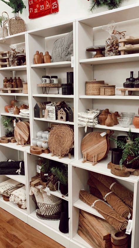 Small Home Decor Boutique Ideas, Home Goods Boutique, Home Decor Merchandising, Boutique Home Decor, Small Retail Space Ideas, Home Decor Store Ideas, Home Decor Shopping, Small Store Interior Design, Small Home Decor Store