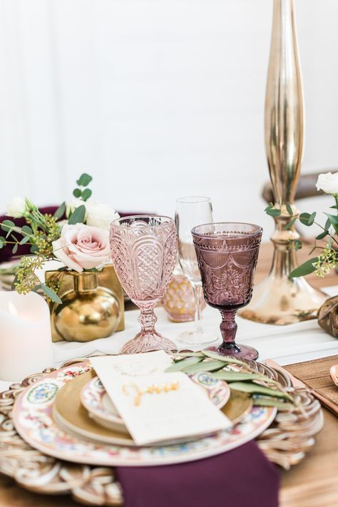 Pink Water Goblets Wedding, Pink Goblets Table Settings, 4 Ramadan, Colored Goblets, Boho Graduation, Wedding Goblets, Wedding Reference, Friendsgiving Ideas, Kitchen Dining Ideas